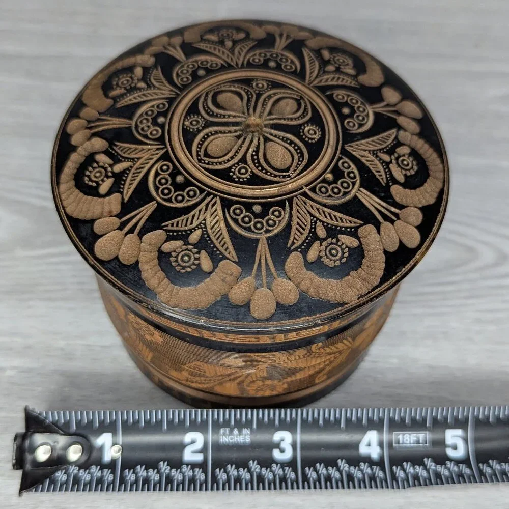 Vintage Round Wooden Carved Trinket Box w/ Lid Says Mexico